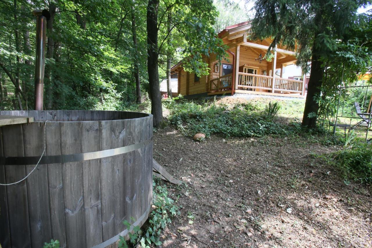 Blockhaus Chalet Mit Beheizbarem Badefass Und Infrarotsauna Auf Der Terrasse Oberschützen Exteriér fotografie