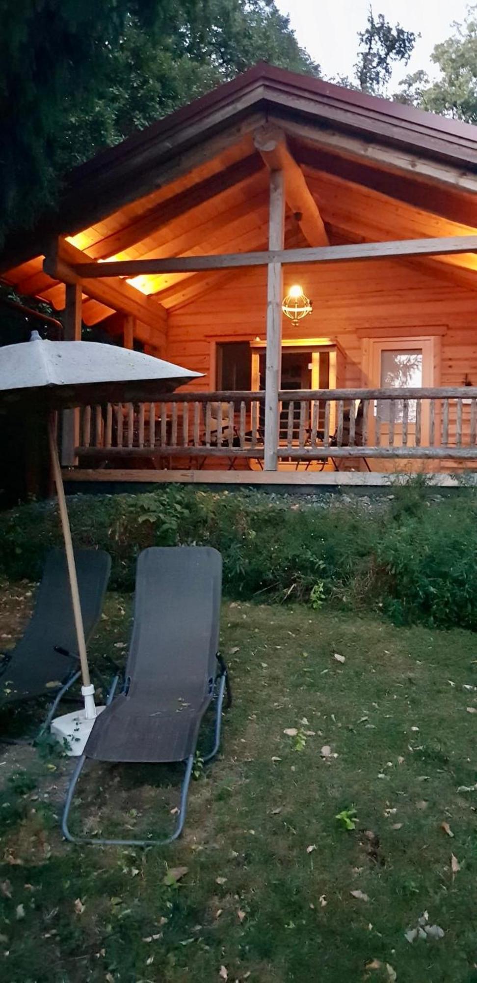 Blockhaus Chalet Mit Beheizbarem Badefass Und Infrarotsauna Auf Der Terrasse Oberschützen Exteriér fotografie